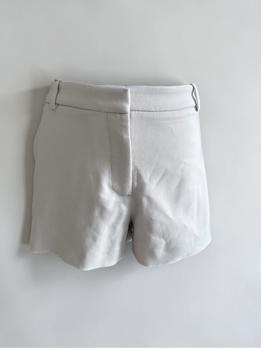 Abercrombie & Fitchburg Low Rise Micro Tailored Cream Short - Picture 3 of 11